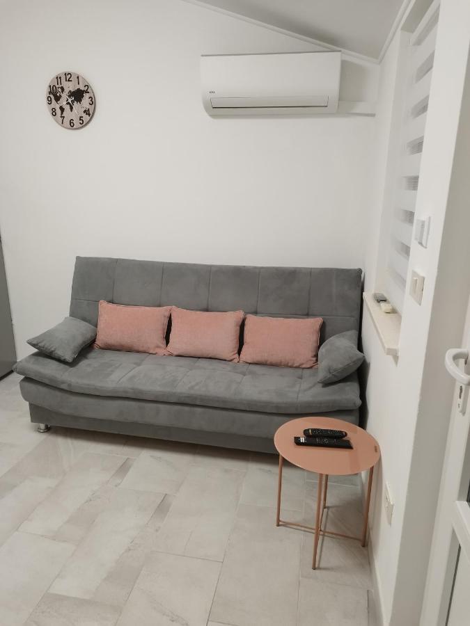 Tonis Apartment Buje Exterior photo